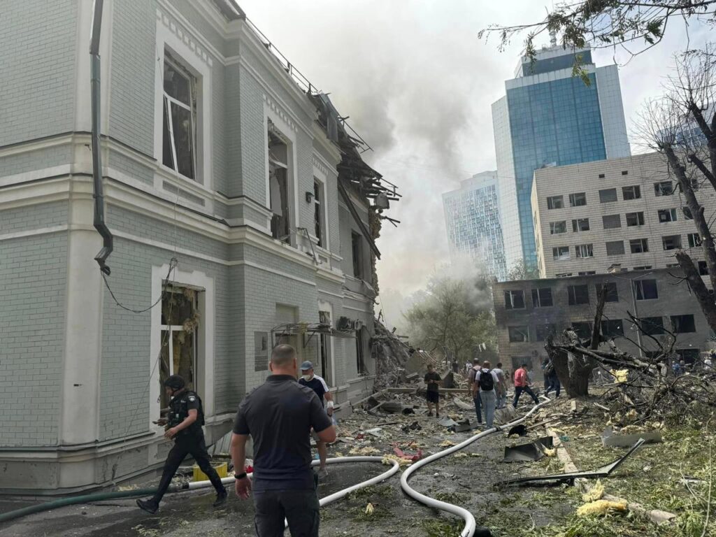 Удар Росії по "Охматдиту" в Києві: є загиблі та поранені 6 Удар Росії по "Охматдиту" в Києві: є загиблі та поранені