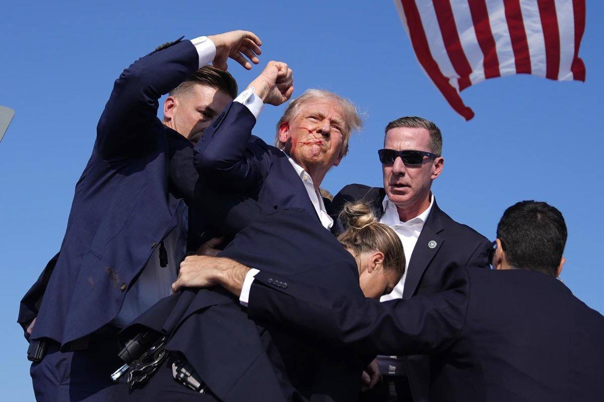 Эксперт объяснил, что спасло жизнь Трампа