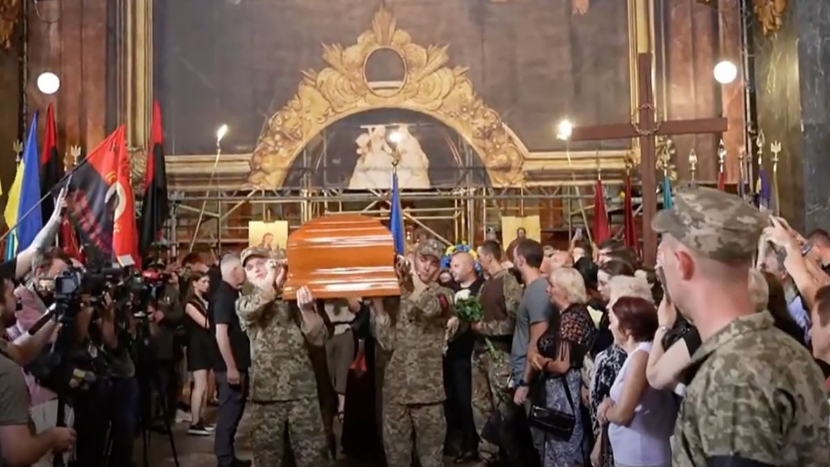 Хто був на прощанні з Фаріон (фото, відео)