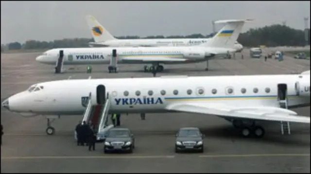 «Вез чемодан с $600 тыс»: как главы Украины ездили за границу