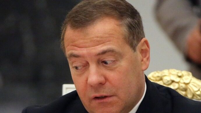 Медведєв оговтався від шоку і нарешті висловився про Курськ