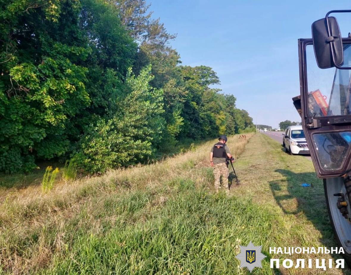 На Київщині трактор підірвався на боєприпасі: фото 