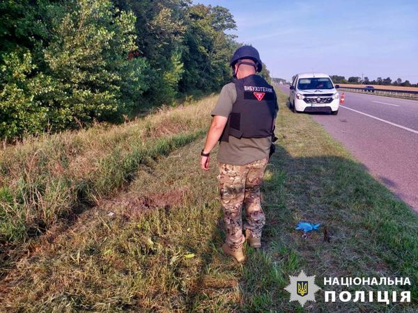 На Київщині трактор підірвався на боєприпасі: фото 