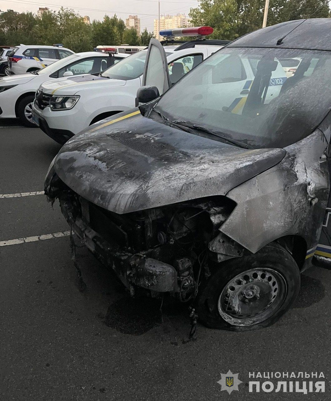В Киеве мужчина за 6 тысяч долларов согласился сжечь два авто полиции