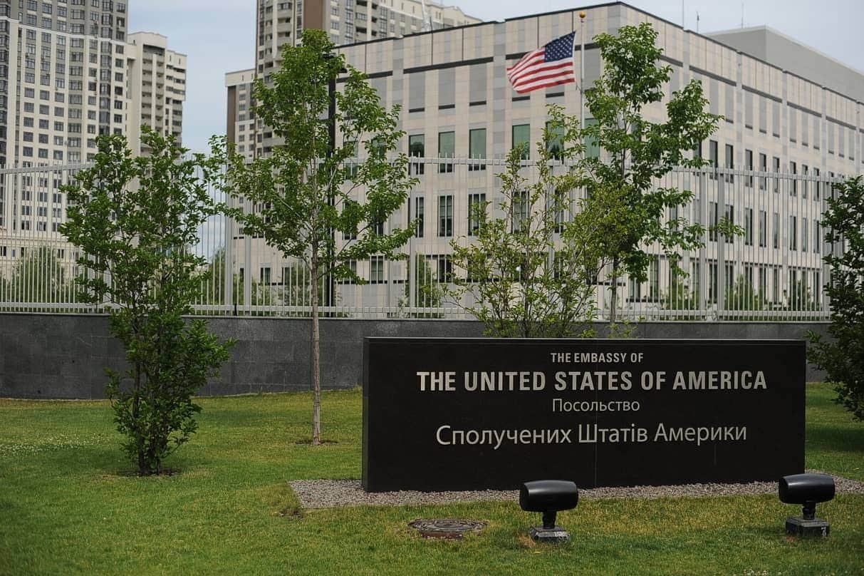 РФ готовит удары по правительственным объектам Украины, — посольство США