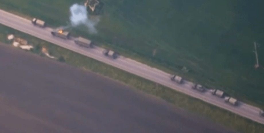 “Скільки пацанів”: відео розбитої HIMARS колони РФ на Курщині