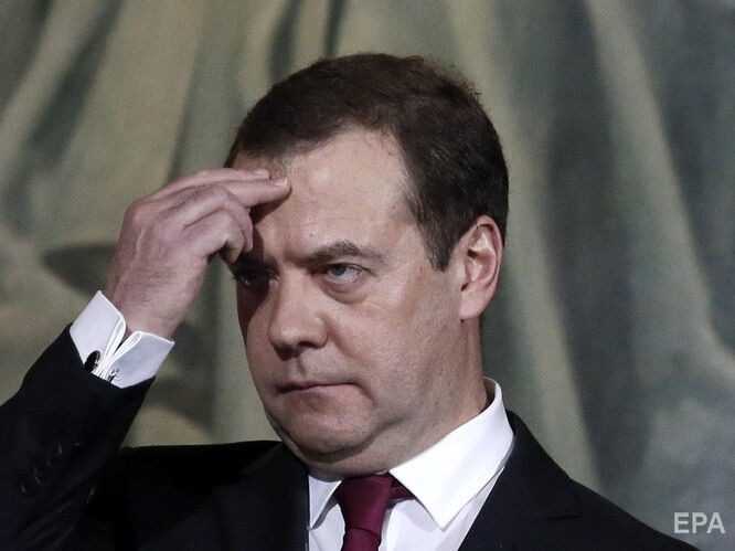 Медведєв оговтався від шоку і нарешті висловився про Курськ