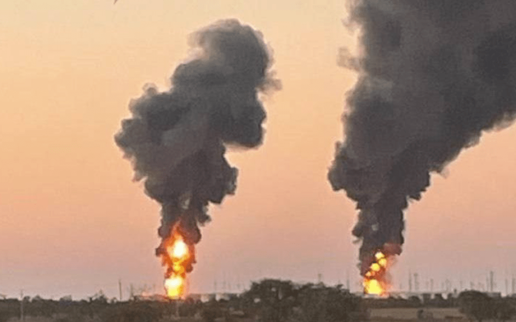 В Ростовщине на РФ введен режим ЧС: никак не погасят нефтебазу