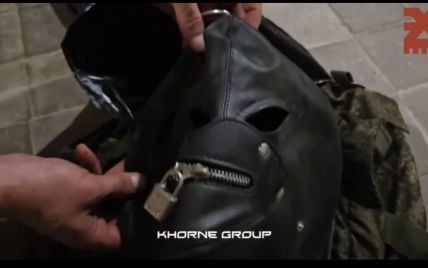 Українські захисники знайшли в російських окопах дивні "трофеї"