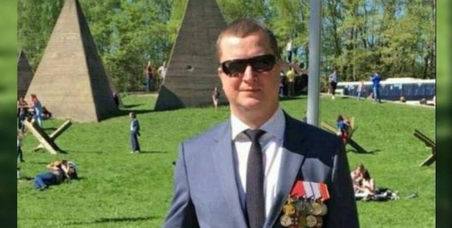 Подавился мясом: в РФ во время ужина самоустранился полковник ФСБ