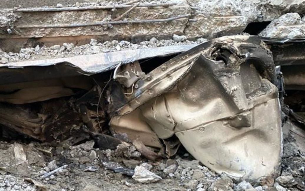 У Києві зі ставка витягли уламки російської ракети Х-101