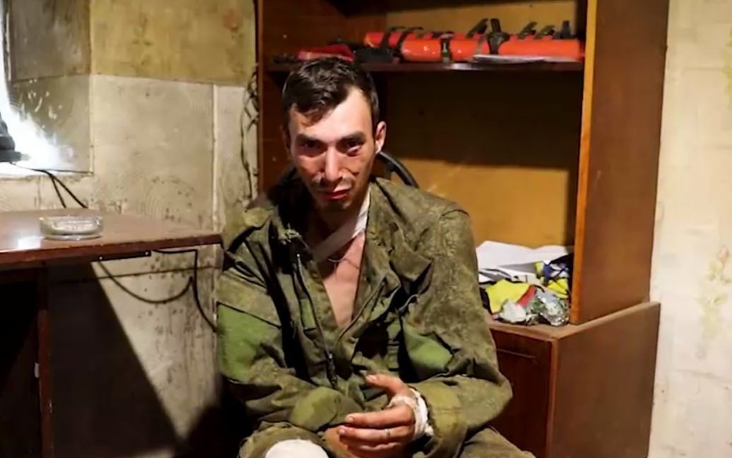 Полонений окупант у сльозах закликав припинити війну в Україні ➤ Prozoro.net.ua
