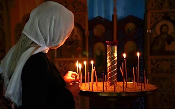 Священник дав пораду, чи треба думати про те, що скажуть люди