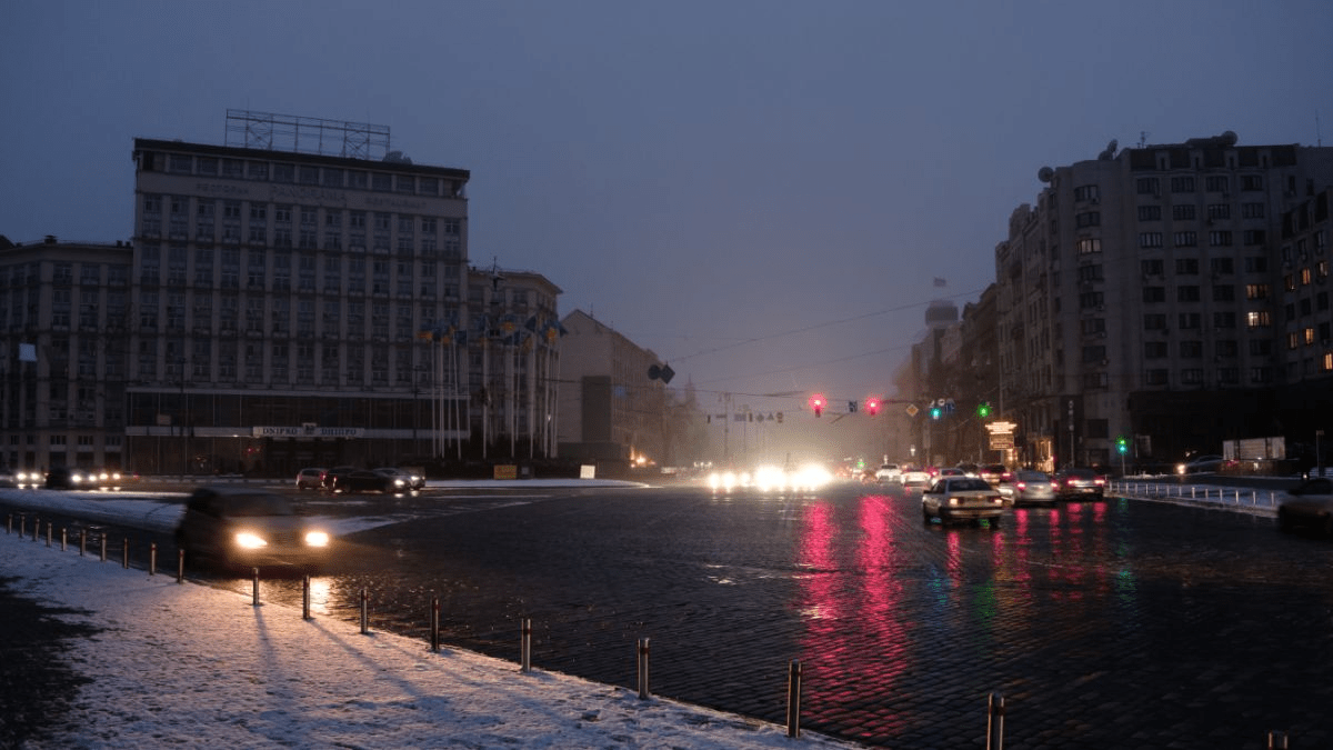 На скільки годин відключатимуть світло взимку: прогноз експерта