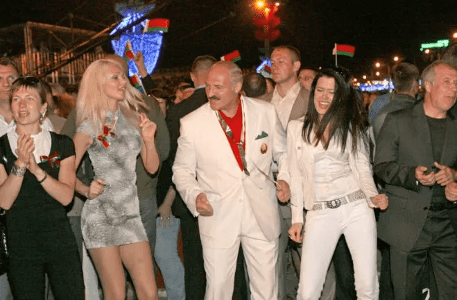"Дама з коровою" та численні коханки: таємниці особистого життя Лукашенка 8 "Дама з коровою" та численні коханки: таємниці особистого життя Лукашенка