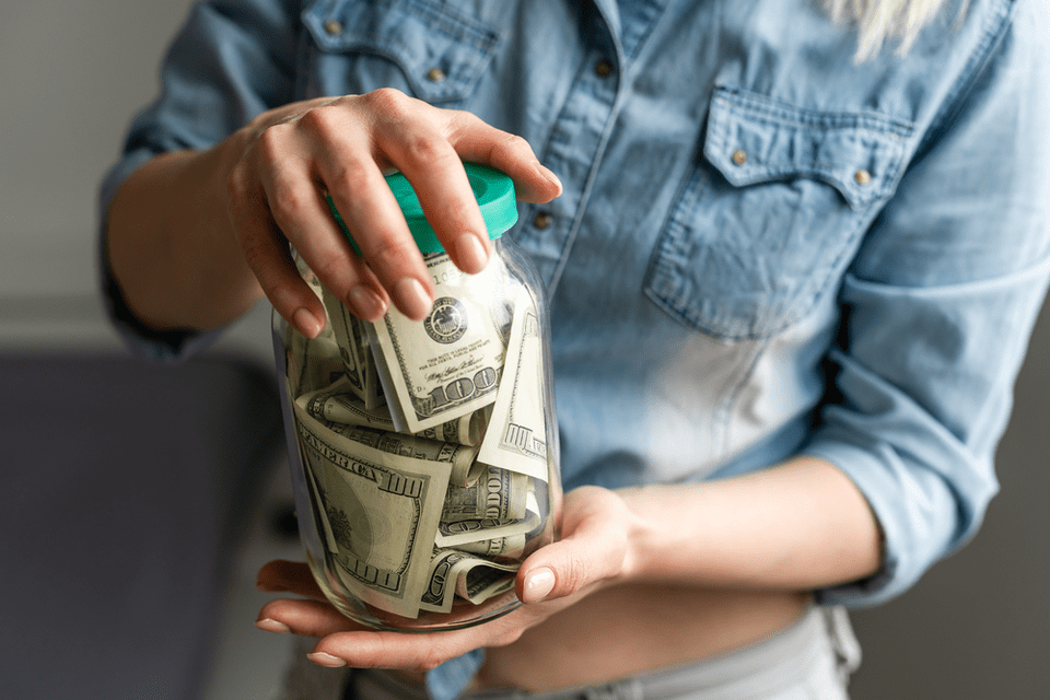 Купувати чи продавати: що відбувається з доларом в Україні
