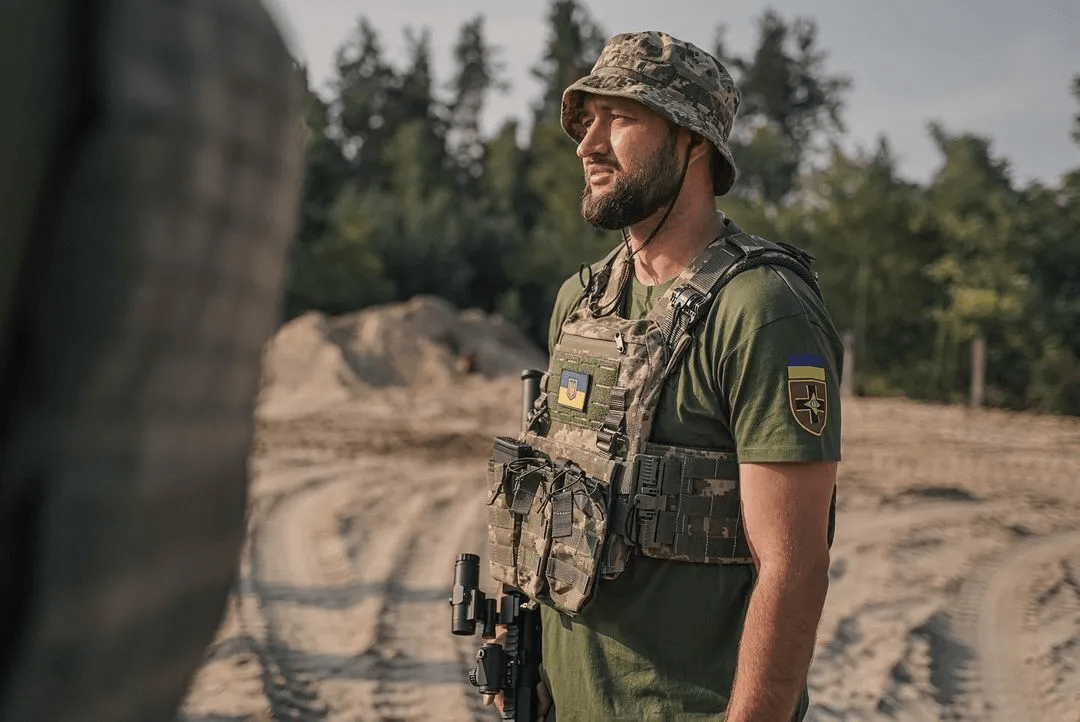 Український співак, який раніше вступив до лас ЗСУ, засвітився на території Росії (фото)