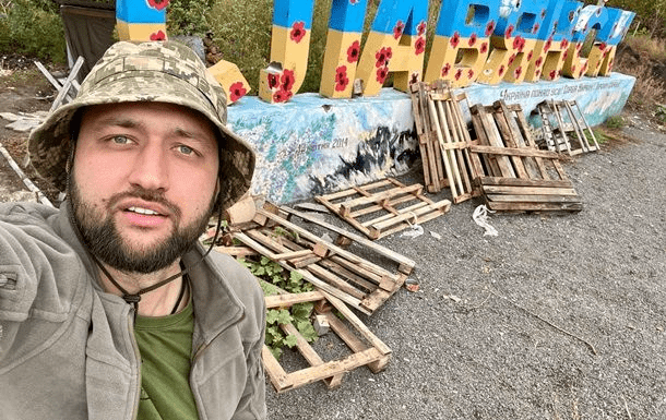 Український співак, який раніше вступив до лас ЗСУ, засвітився на території Росії (фото)