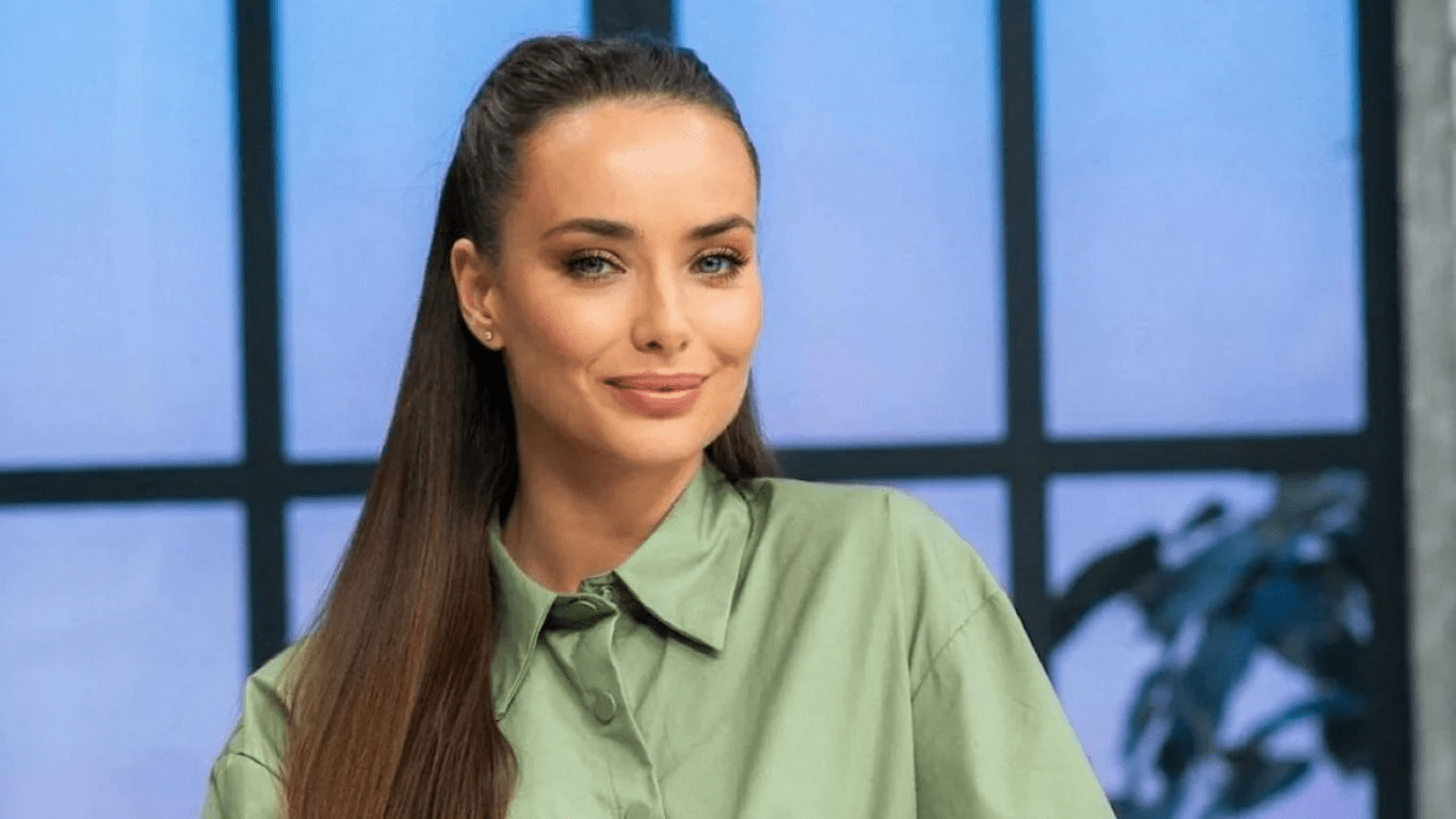 Відомий ведучий зізнався про інтрижку з Ксенією Мішиною