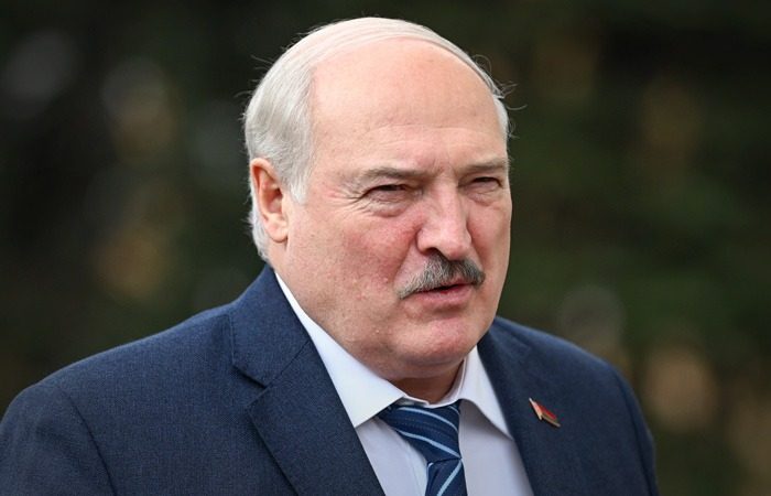 Лукашенко обвинил Зеленского во втягивании Беларуси в «войнушку»