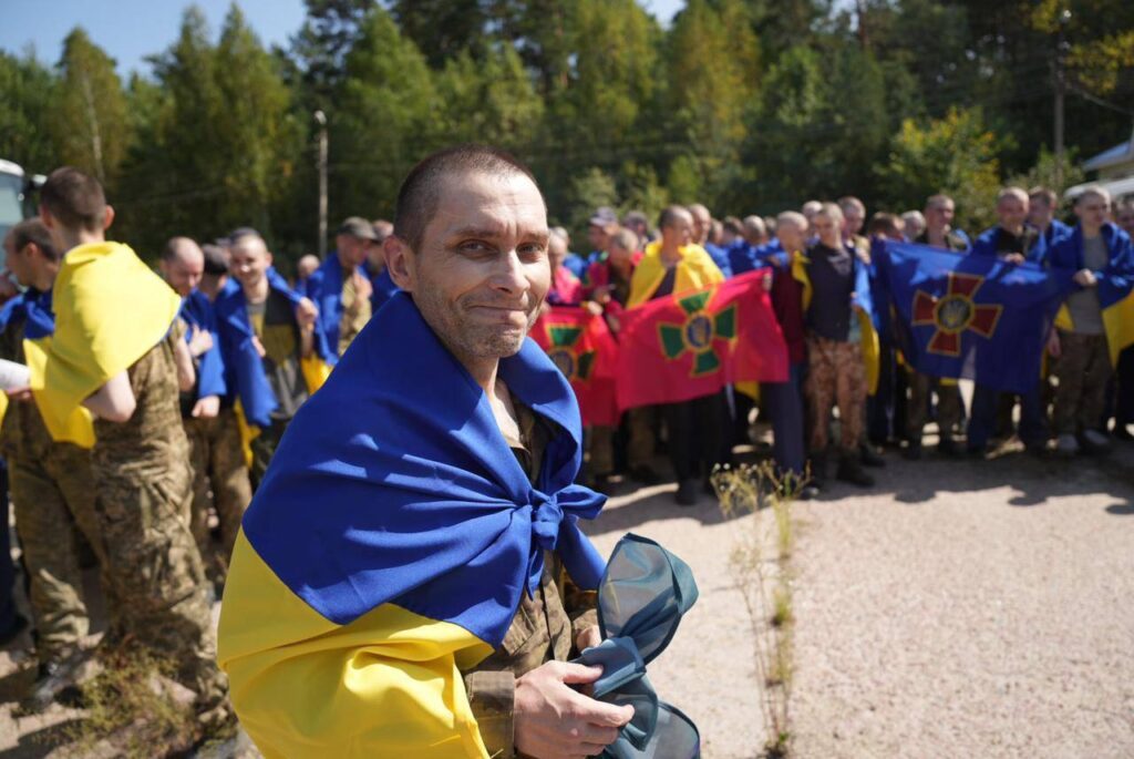 Из плена Украина вернула домой 115 защитников