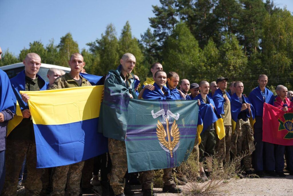 Из плена Украина вернула домой 115 защитников