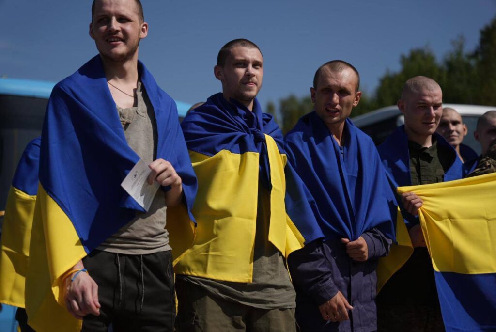 Из плена Украина вернула домой 115 защитников