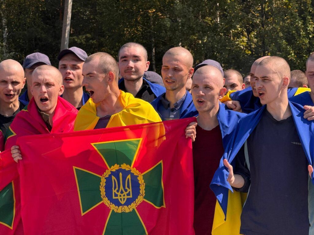 Из плена Украина вернула домой 115 защитников