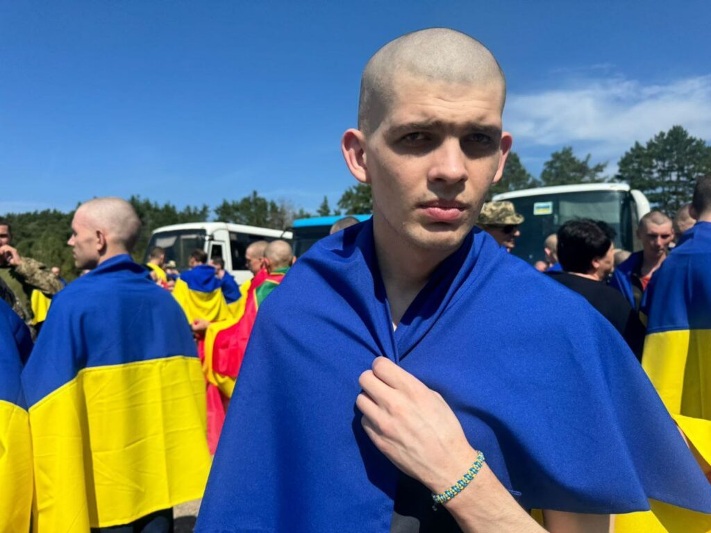 Из плена Украина вернула домой 115 защитников