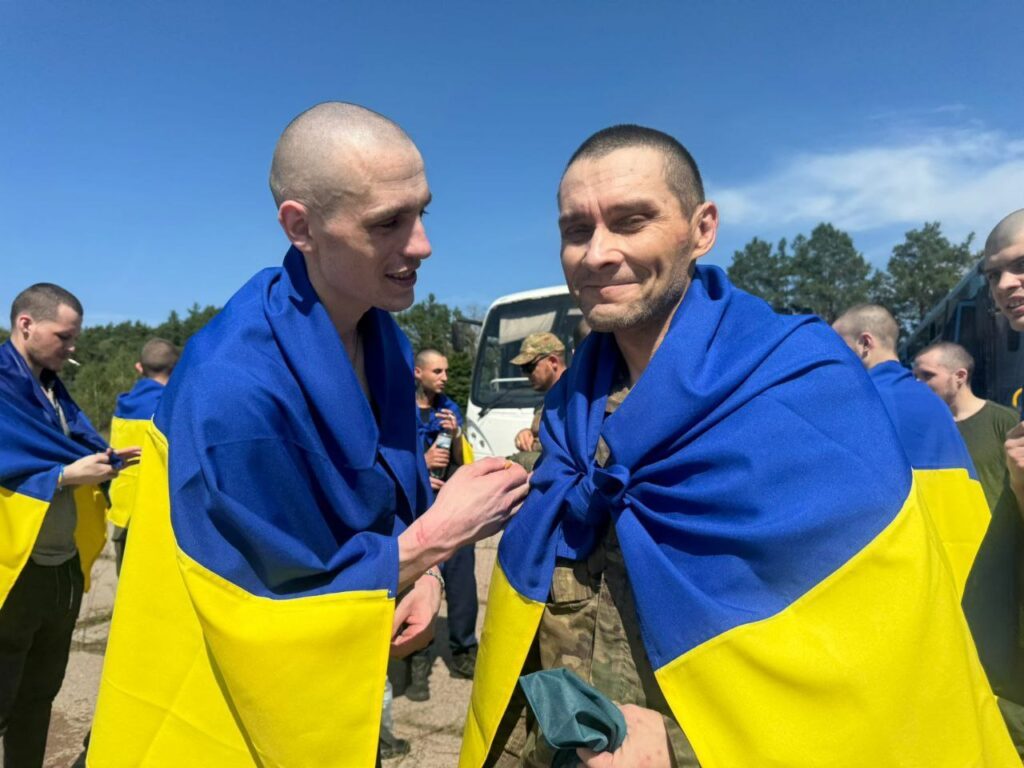 Из плена Украина вернула домой 115 защитников