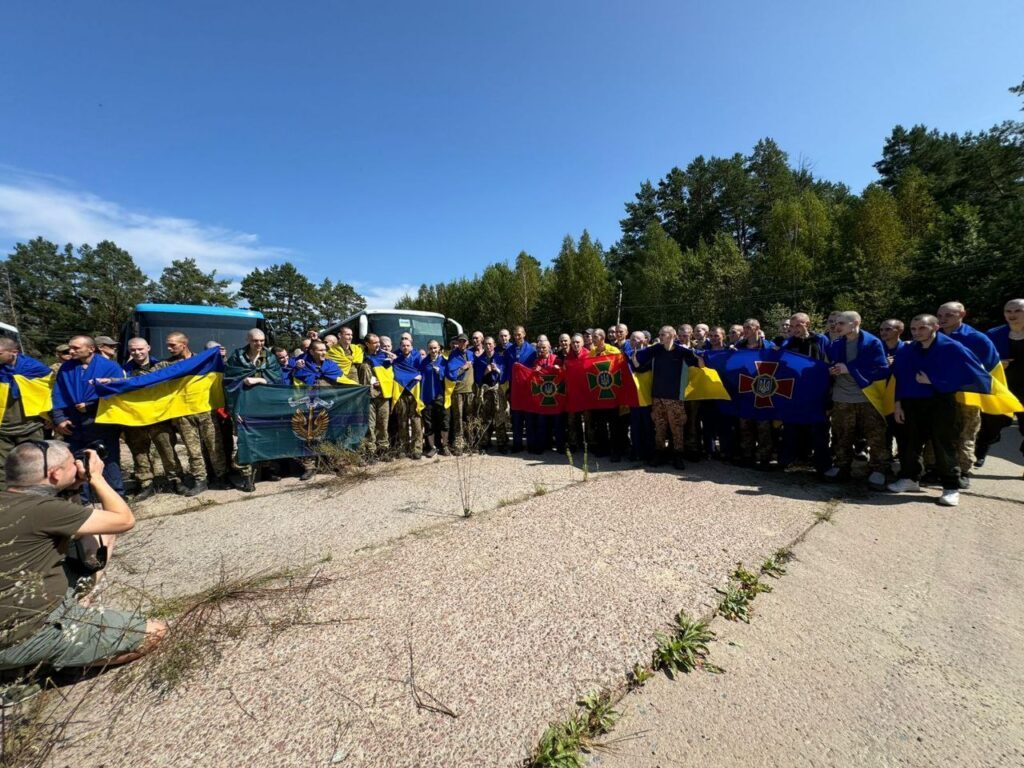 Из плена Украина вернула домой 115 защитников
