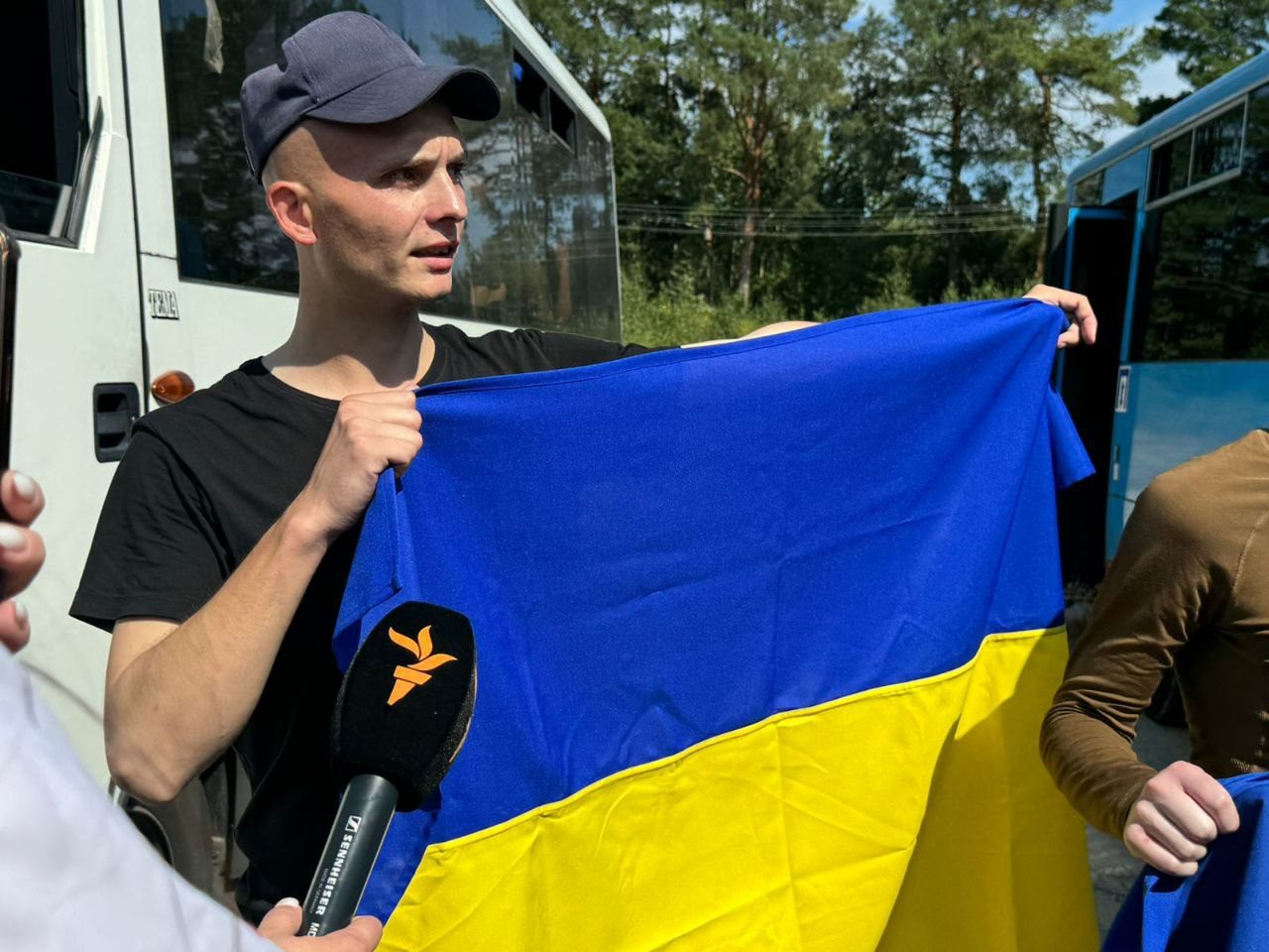 Из плена Украина вернула домой 115 защитников