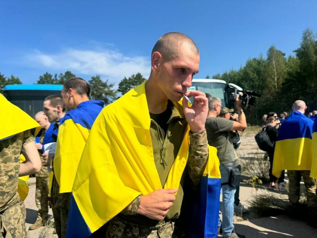 Из плена Украина вернула домой 115 защитников