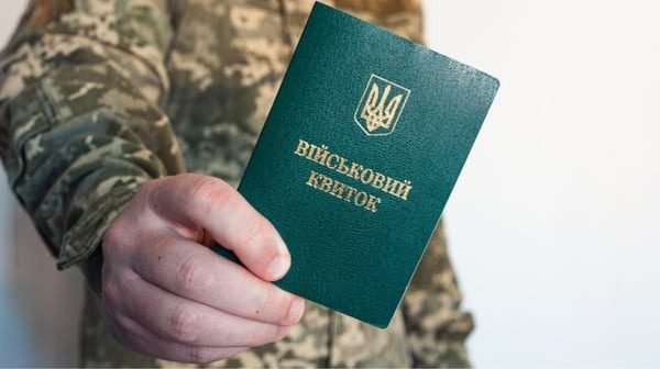 Мобілізація чоловіків від 50 років: чи буде ТЦК забирати “дідів”