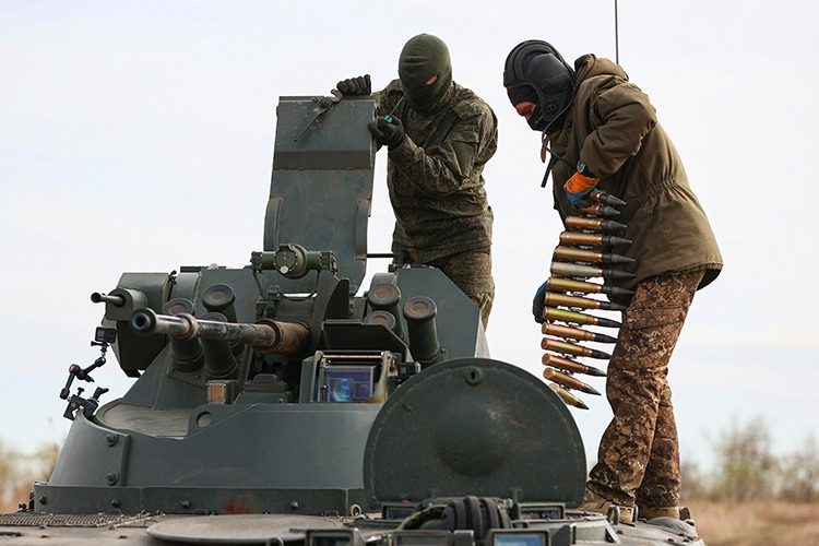 Украинские войска штурмуют здание женской колонии в РФ