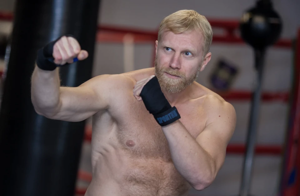 Раненый на фронте украинский актер стал жертвой мошенников