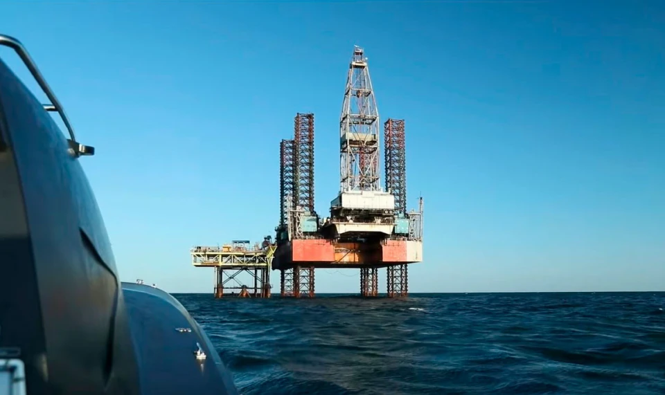 Удары по газовым вышкам в Черном море: «Все горит, россияне в воде»