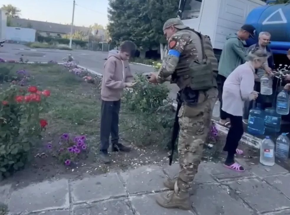 Реакция ребенка на Курщине на лакомство от бойца ВСУ (видео) ➤ Prozoro.net.ua