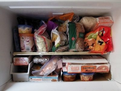 Прекратите класть эти 5 продуктов в морозилку: им там не место