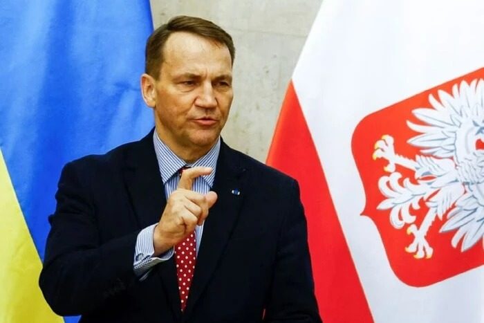 Сикорский призвал ЕС отменить выплаты украинским беженцам ➤ Prozoro.net.ua