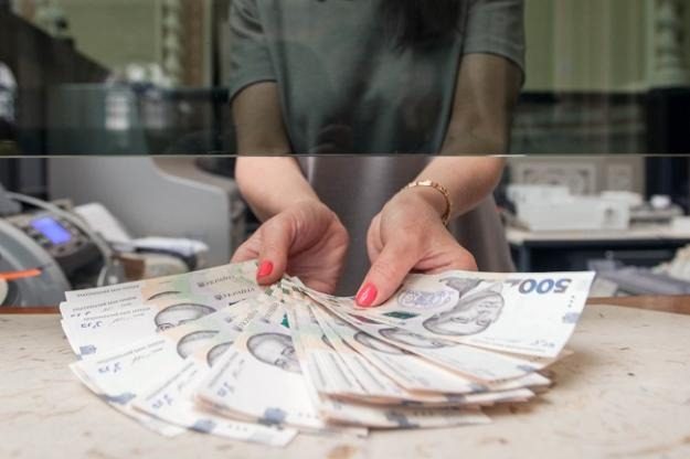 Пенсии, выплаты ВПЛ, субсидии, тарифы: что изменится с 1 октября