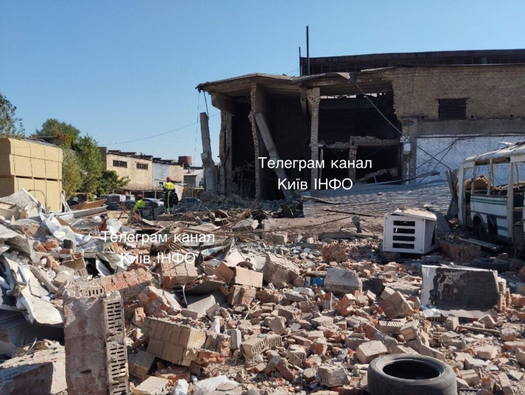 Взрыв на автопредприятии в Киеве: названо количество погибших (фото)