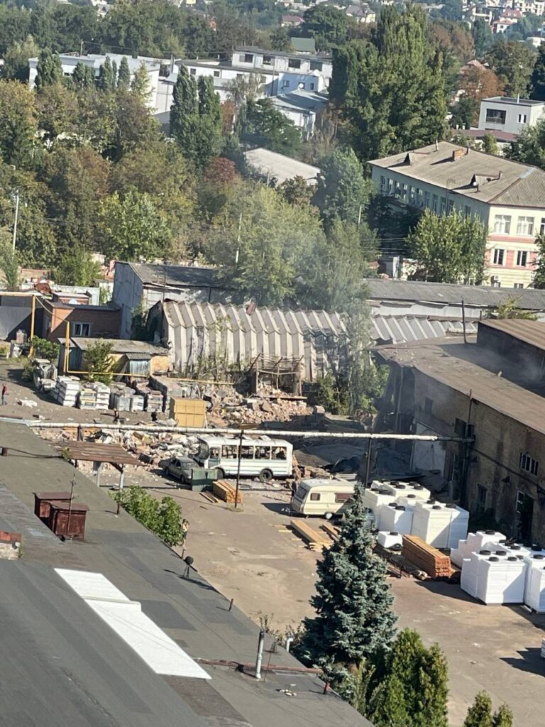 Взрыв на автопредприятии в Киеве: названо количество погибших (фото)