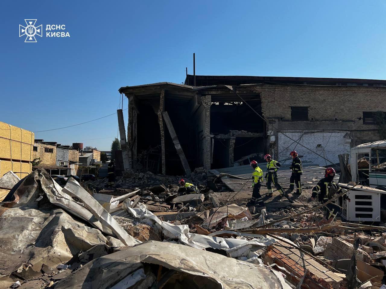 Взрыв на автопредприятии в Киеве: названо количество погибших (фото)