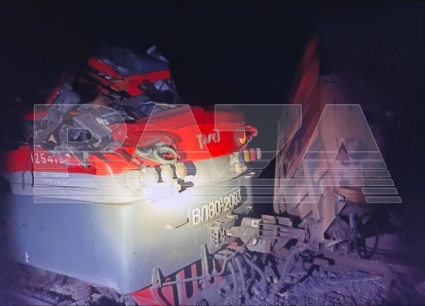 В Белгородской области с рельсов сошел грузовой поезд после взрыва (фото) 3 В Белгородской области с рельсов сошел грузовой поезд после взрыва (фото)