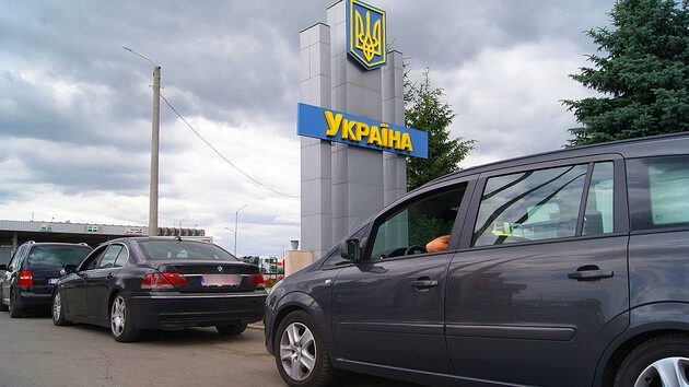 Выезд мужчин за границу: изменения с 1 октября