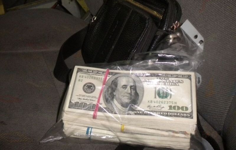 Киянин забув у таксі $30 тисяч: водій закопав їх у парку ➤ Prozoro.net.ua