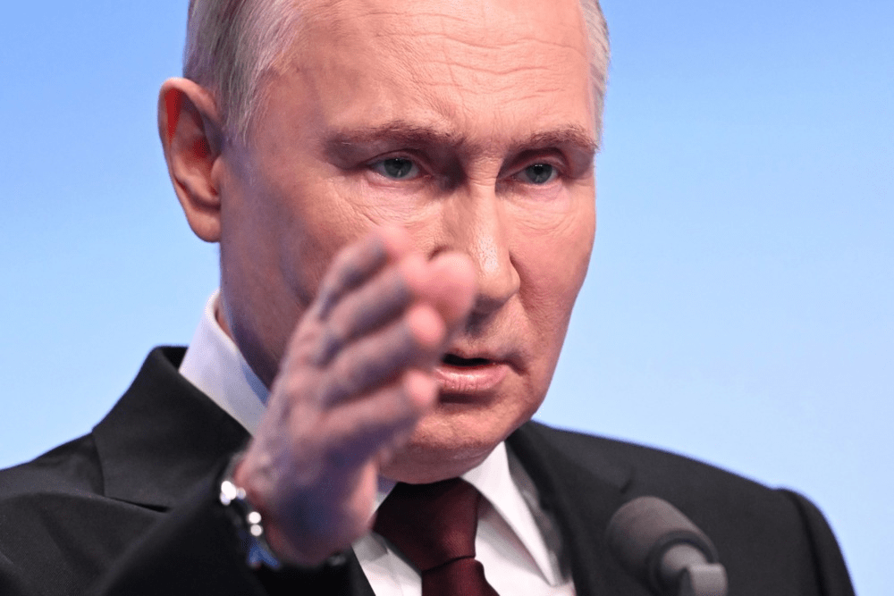 Зеленський: “Путін збожеволів і хоче лише війни”