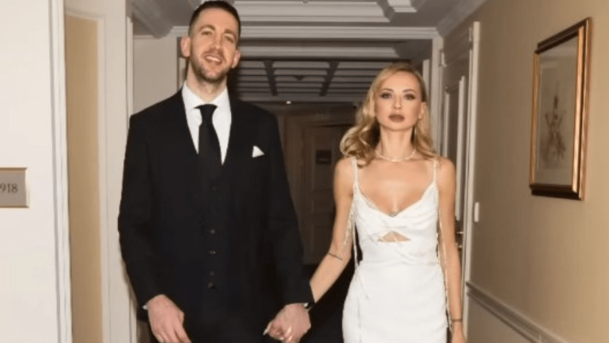 “Сімейний портрет”: Ірина Сопонару показала фото з родиною чоловіка ➤ Prozoro.net.ua