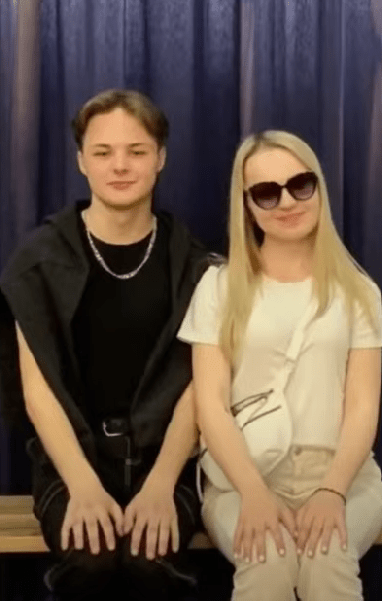 Klavdia Petrivna показала обличчя без окулярів і масок 5 Klavdia Petrivna показала обличчя без окулярів і масок